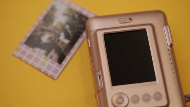 Aparat FUJIFILM Instax Mini LiPlay смотреть онлайн