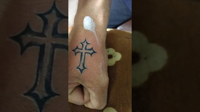 Small Cross Tattoo смотреть онлайн
