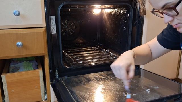 Привожу в порядок духовой шкаф с чудо средством ? / Спасибо маме за такой полезный подарок? смотреть онлайн