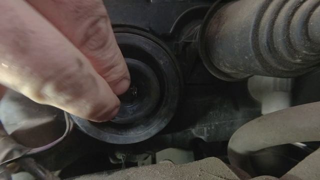 Замена лампы ближнего дальнего света Рено Логан своими руками смотреть онлайн