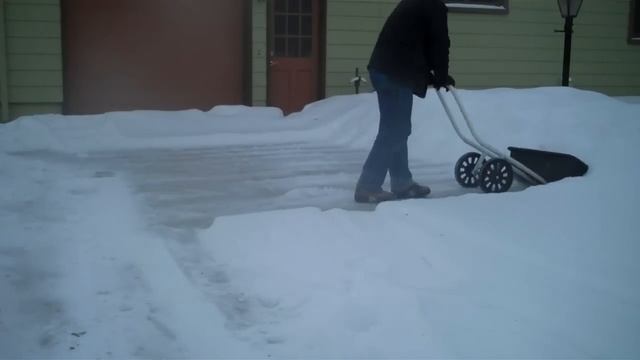 Best snow shovel ever made. No lift, no twist, perfect for weaklings. Easiest way to clear snow. смотреть онлайн
