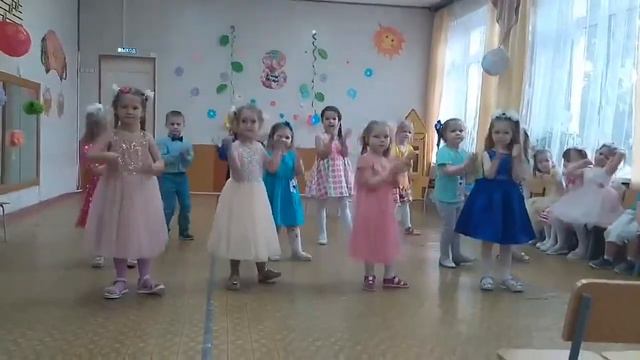 Very Cute Kids in Kindergarten at Russian School смотреть онлайн