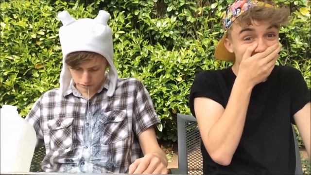 3 Litre Milk Challenge (VOMIT WARNING) смотреть онлайн