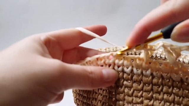 Супер Легкая Сумка из Рафии с Эфектным узором. Вяжеться легко за 2 вечера | MarinaAleksina смотреть онлайн