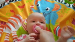 ПАПА В 40. Как научить ребенка сосать соску.