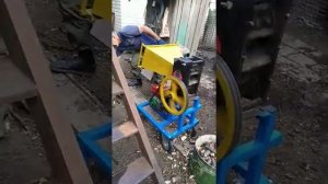 измельчитель веток Козак 80 в работе