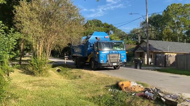 COH 46609: Autocar Heil python on trash смотреть онлайн