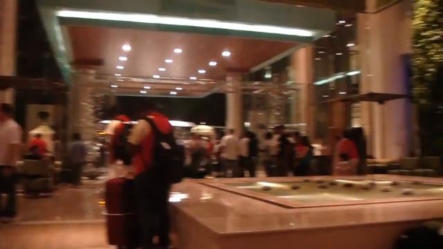 IPL2010 Mumbai Indians checking into ITC Royal Gardenia Hotel смотреть онлайн