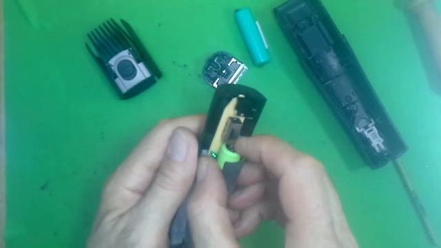 Как заменить аккумулятор на машинке для стрижки бороды Moser 1530 смотреть онлайн