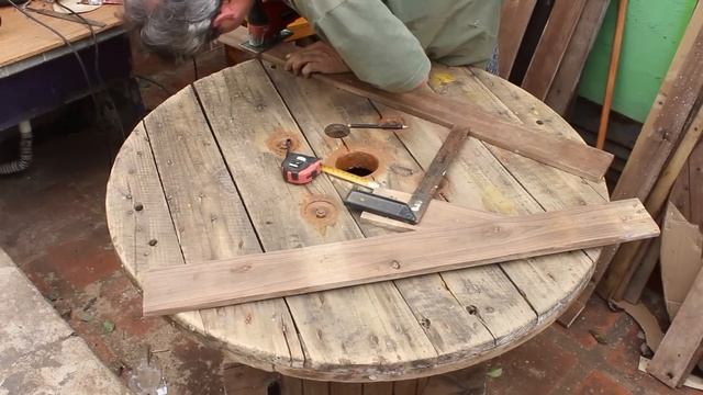 DIY Mesa de Carretel com Tampo de Pallets - Mesa Redonda смотреть онлайн