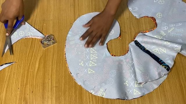 DIY: Reversible Pinafore Peplum Blouse with 720 Degrees Flare| Cutting and Stitching Tutorial. смотреть онлайн