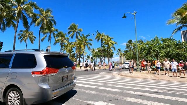 HAWAII TRAVEL - Watching Tourists Walking around WAIKIKI HAWAII смотреть онлайн