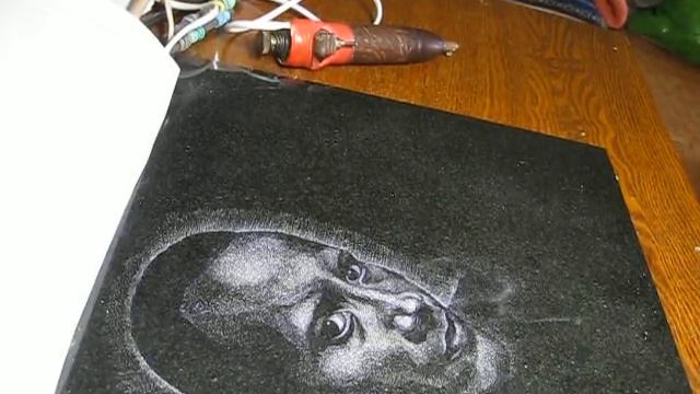 Гравировка портрета на камне