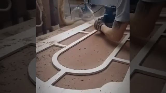 Как делают двери из МДФ алмазными фрезами #CMT в ручных фрезерах #Фрезерование по шаблону #филёнки смотреть онлайн