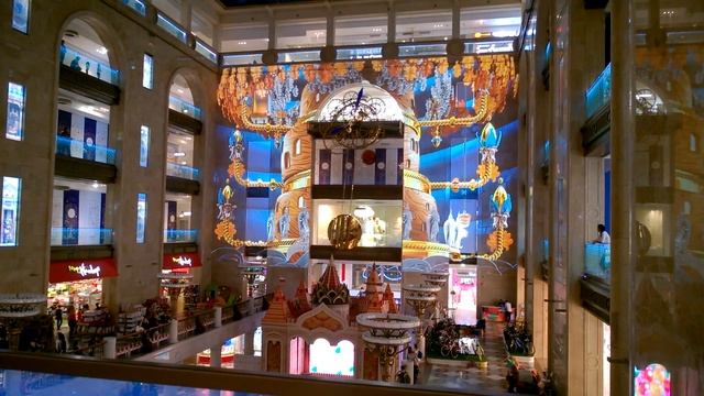 В Детском мире красиво. Проекция на стену смотреть онлайн