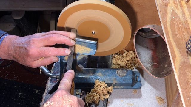 Richard Raffan Shows Two Ways To Remove The Foot On A Bowl.