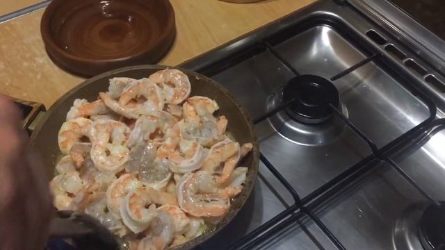 Креветки и жареный сыр