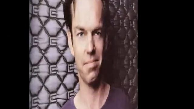 Hugo Weaving