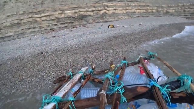 Плот из 5 литровых бутылок / Выживание на море, до Турции 355 км… смотреть онлайн