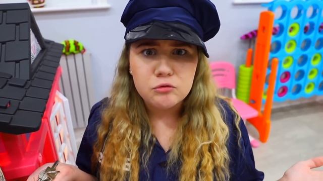 Ruby and Bonnie Pretend Play Police In New Jail Playhouse смотреть онлайн