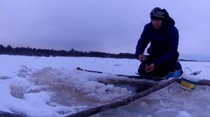 Установка продольника под лёд - Болен Рыбалкой №398