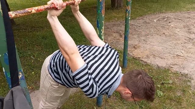 Как сделать ЛАСТОЧКУ на турнике ? смотреть онлайн