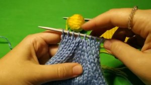 2 петли вместе с наклоном влево и вправо. Убавление петель. Вязание спицами для начинающих