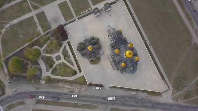 Свято-Троицкий собор и храм святой блаженной Ксении Петербургской с высоты птичьего полета. г.Донец смотреть онлайн