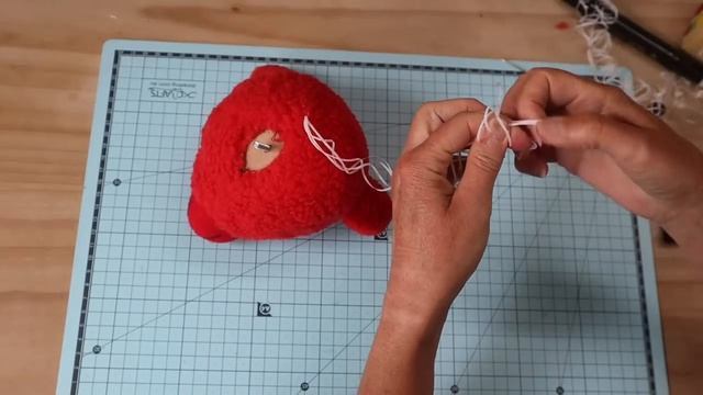 How to make a Christmas Bear || FREE PATTERN || Step by step Tutorial with Lisa Pay смотреть онлайн