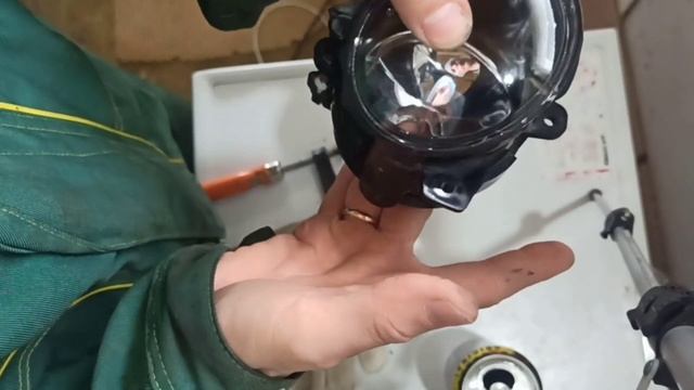 Замена стекла ПТФ Лада Гранта / Калина-2 / Ларгус / Датсун. смотреть онлайн