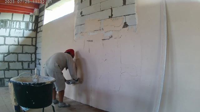 как штукатурить одному по 50 квадратов в день только руками.  мастерОк, правИло и гладИлка