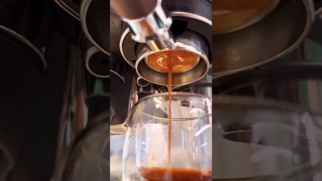 Trying Essenza From Atomic #Coffee #barista #espresso #satisfying смотреть онлайн