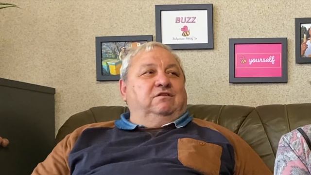Meet the Beekeepers смотреть онлайн