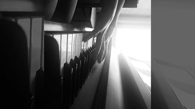 "Печаль" Виктор Цой, исковерканный кавер на расстроенном фортепиано, играю я))) смотреть онлайн