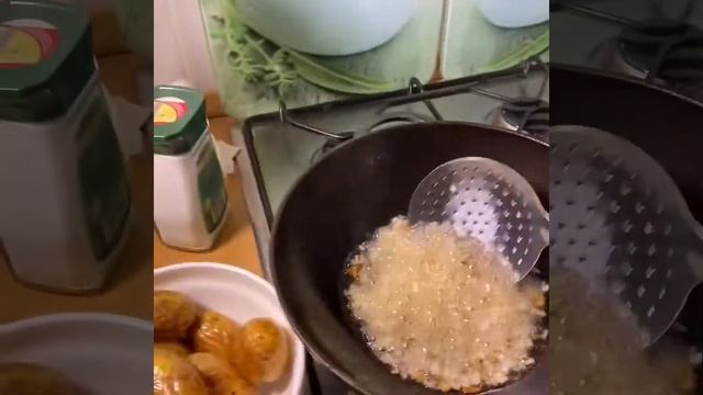 Ужин на скорую руку, картошка с сосисками в томатном соусе!!! смотреть онлайн
