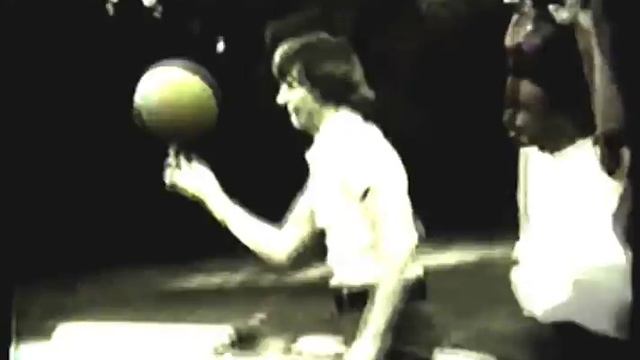 Dry Control by Vitalis Hair Spray Commercial with Pistol Pete Maravich смотреть онлайн