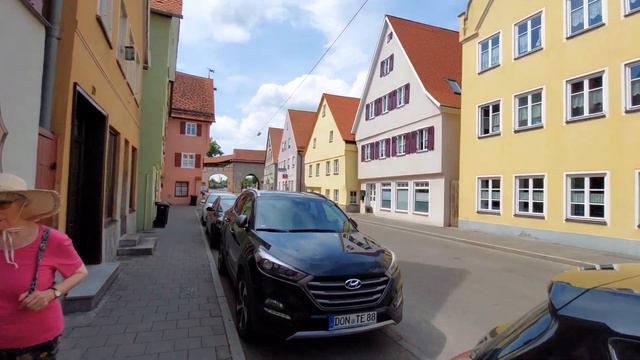 Город в метеоритном кратере. Нашёл протестантскую церковь. смотреть онлайн