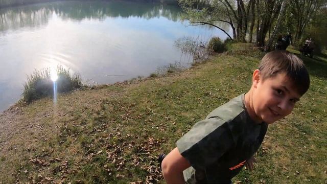 прогулка с семьей во время карантина , по пути попался белый лебедь и рыбаки поймали форель смотреть онлайн