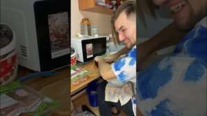Борщ с Владом бумагой ?