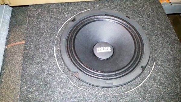 MOMO 715   4 Ома и 2 Ома