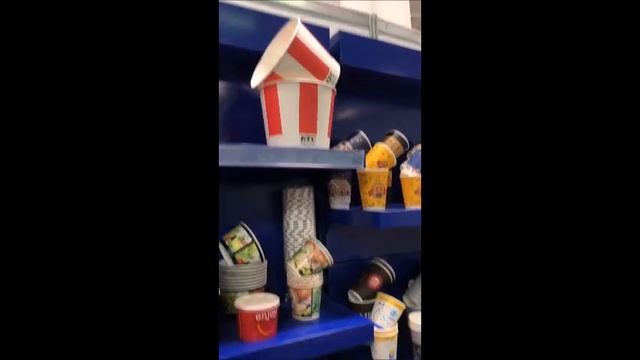 Стенд с одноразовой посудой и упаковкой ООО 