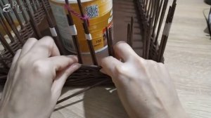 Прямоугольный поднос с фанерным дном, плетение из газетных трубочек