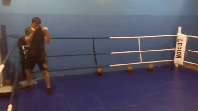 Вюсал отрабатывает передвижение в ринге смотреть онлайн
