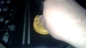Присасывание пробки маслозаливной горловины на ХХ