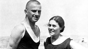 Маяковский  - Послушайте! Если звёзды зажигают — значит — это кому-нибудь нужно?