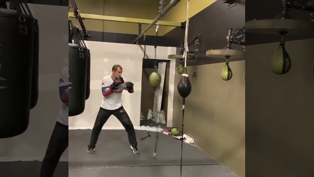 Сергей Ковалев продолжает тренировки под руководством Бадди МакГирта смотреть онлайн