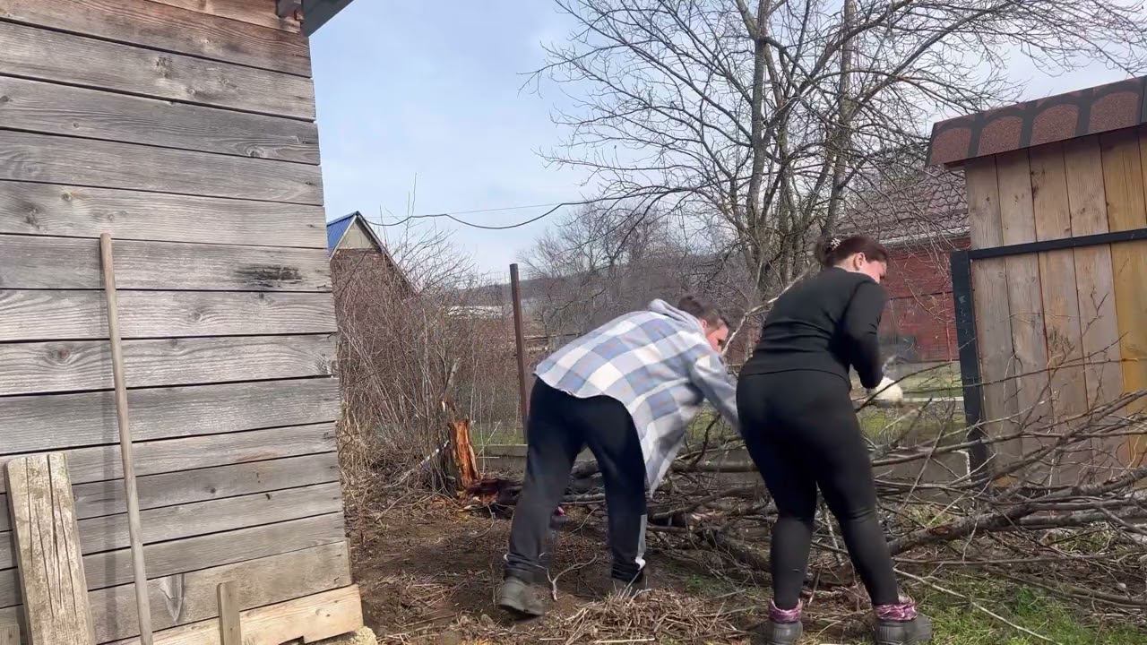 Помощницы. Не убирались 2 года, готовим землю к лету