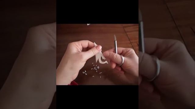 Вырезаем снежинки.  Snowflakes.