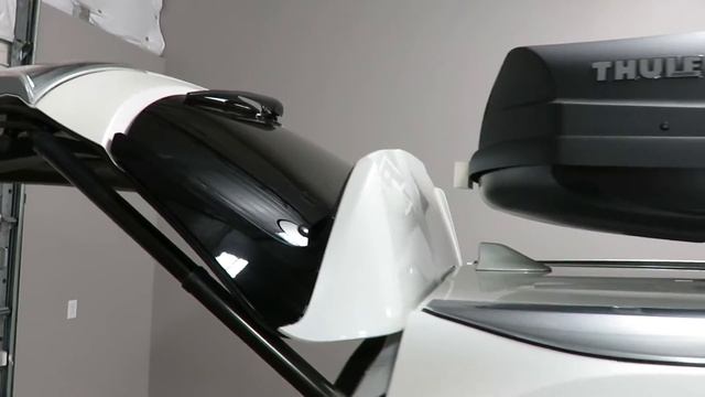 Toyota Highlander with Thule 625 Force XL 17 Cubic Foot Luggage Box смотреть онлайн