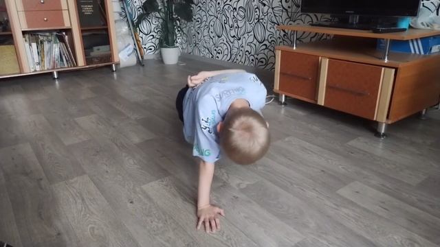 В 6 Лет - 41 Отжиманий На Одной Руке! ??? смотреть онлайн